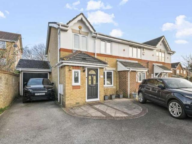 Terraced House for rent in Hayes, Yeading