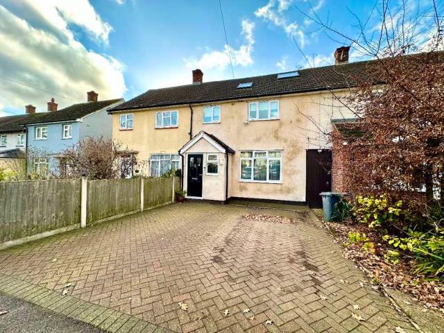 Cottage for sale in Harold Wood, Greater London
