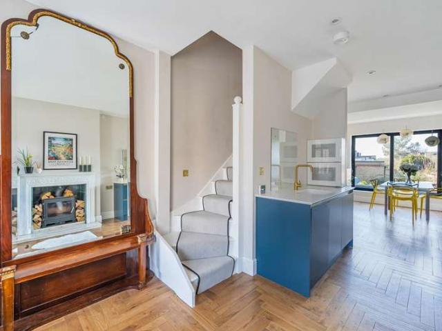 Terraced House for sale in Kingston Upon Thames, Norbiton