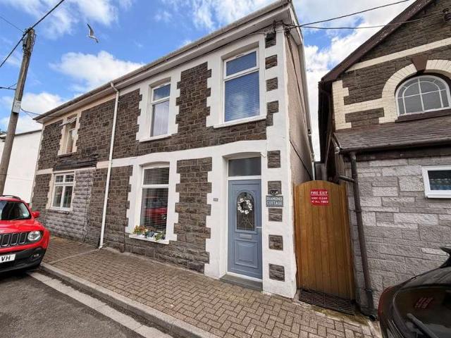 Cottage for sale in Pontypridd, Wales