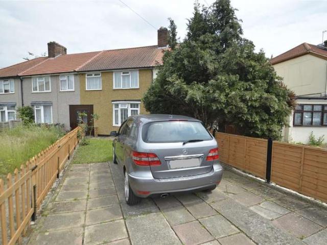 Terraced House for sale in Dagenham, Becontree Heath