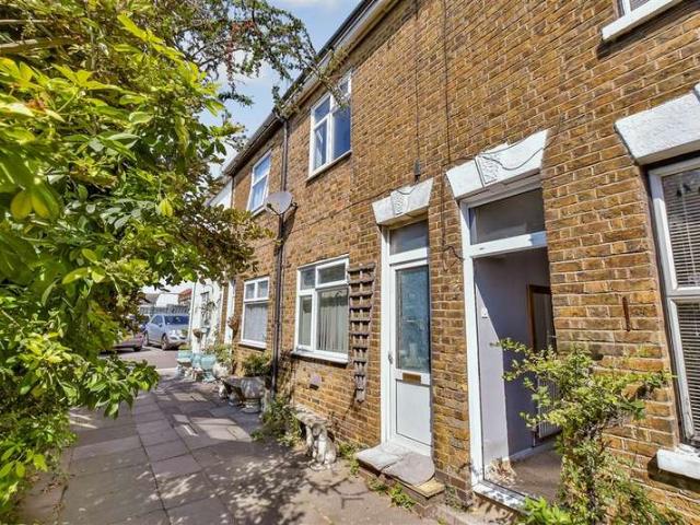 Cottage for sale in Sheerness, Oad Street
