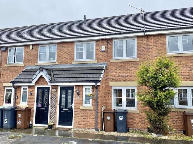 Cottage for sale in Charlesworth