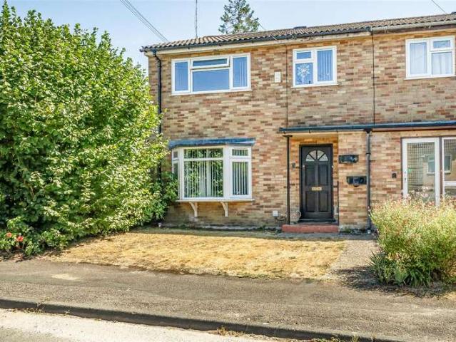 Cottage for sale in Little Sandhurst
