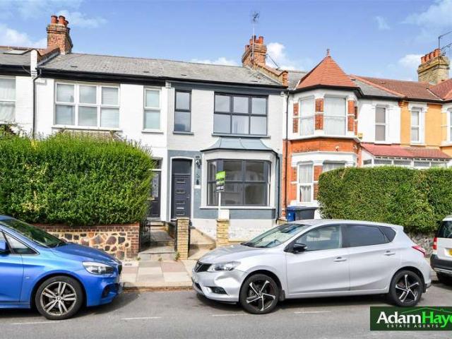 Cottage for sale in Finchley, Greater London