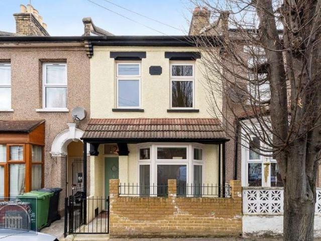 Terraced House for sale in Leytonstone, Cann Hall