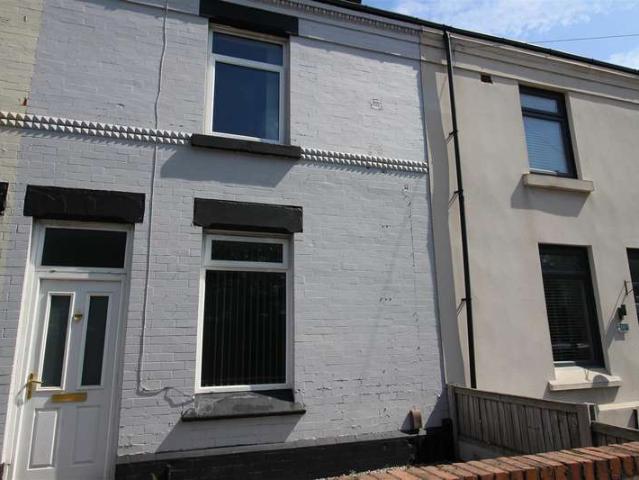 Cottage for rent in Worsley Brow, St Helens