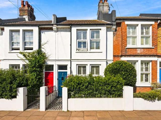 Cottage for sale in Whitehawk, Brighton
