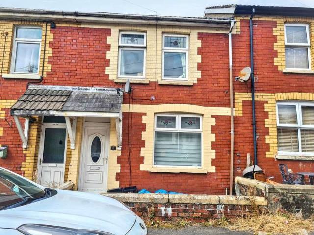 Cottage for sale in Pontycymer, Wales