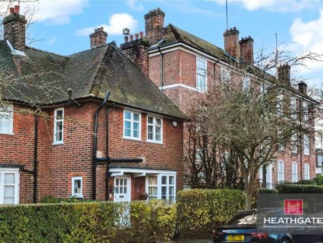 Cottage for sale in Temple Fortune, Greater London