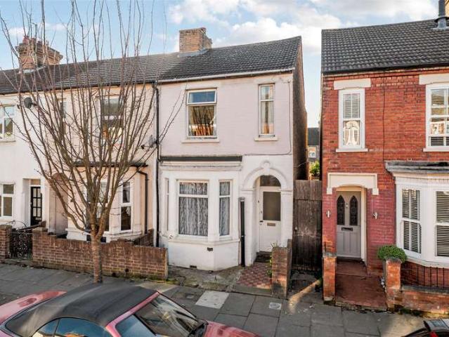 Cottage for sale in Castle, Bedford