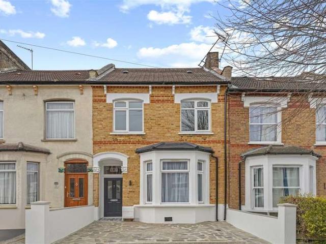 Terraced House for sale in Bowes Park, Palmers Green Terraced House for sale in Bowes Park, Palmers Green