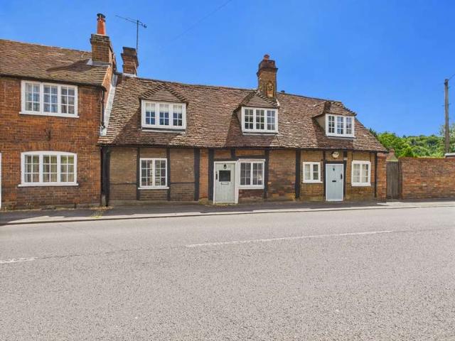 Cottage for sale in Bisham