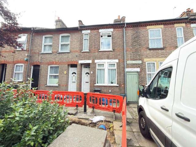 Cottage for sale in New Town, Luton