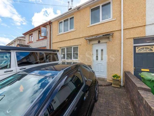 Cottage for sale in Risca, Wales
