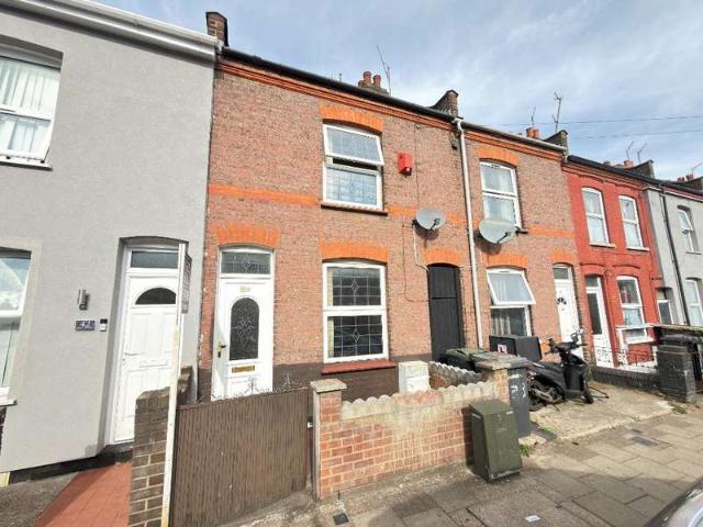 Cottage for sale in Bury Park, Luton