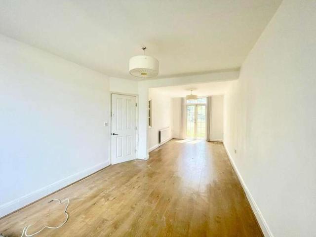 Cottage for sale in London Borough of Ealing, Greenford
