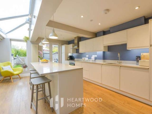 Cottage for sale in St Albans, Five Acres
