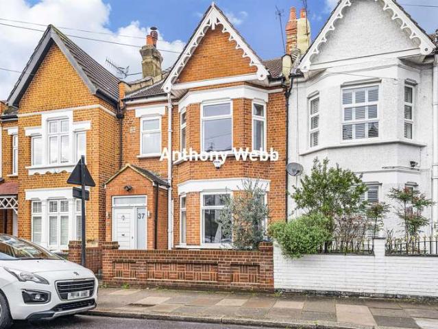 Cottage for sale in Bowes, Greater London