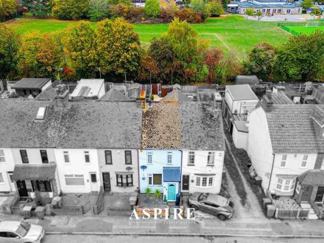 Cottage for sale in Stanford-le-hope, Essex