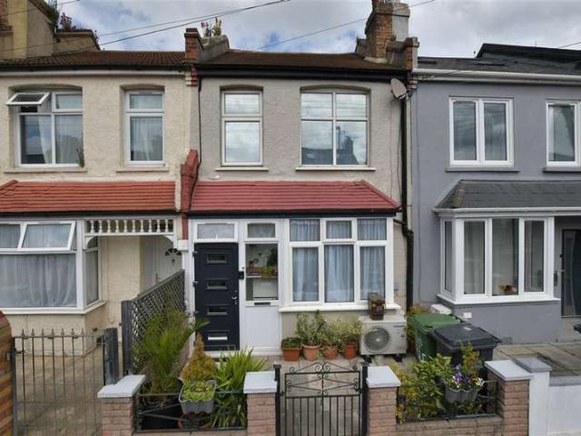 Cottage for sale in Higham Hill, Greater London