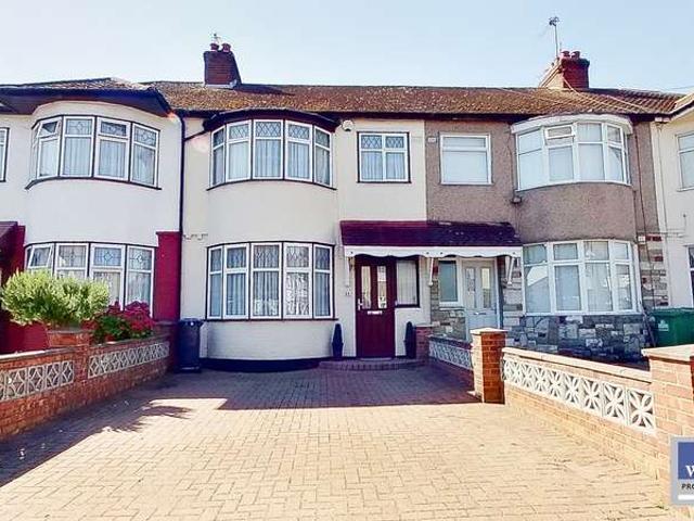 Cottage for sale in Broxbourne, Hertfordshire