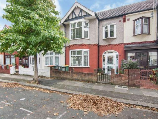 Cottage for sale in Beckton, Greater London