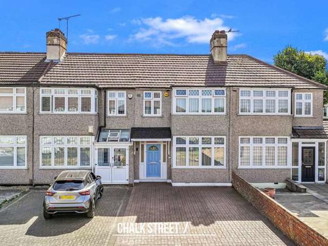 Cottage for sale in Elm Park, Greater London