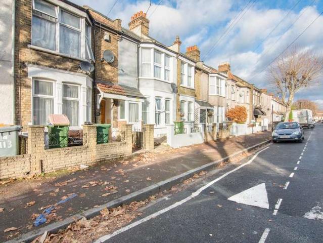 Cottage for sale in Beckton, Greater London