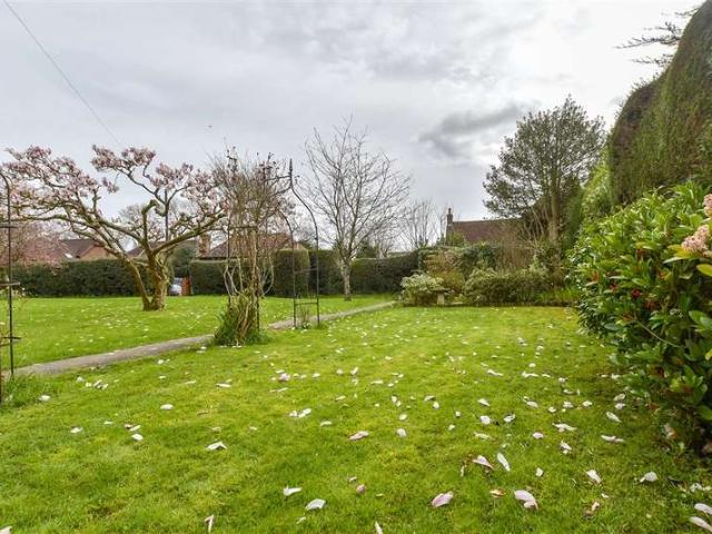 Cottage for sale in Bridgefield, Kent