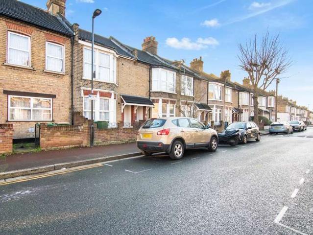 Cottage for sale in Beckton, Greater London