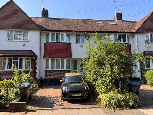 Cottage for rent in New Southgate, Greater London