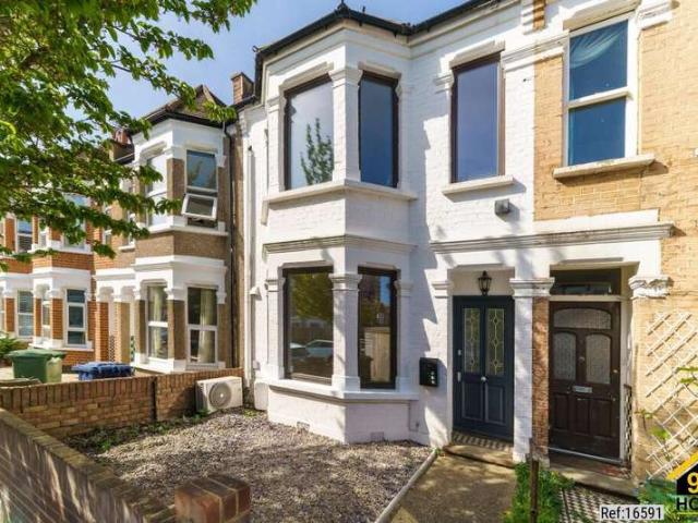 Cottage for sale in London Borough of Ealing, Hanwell