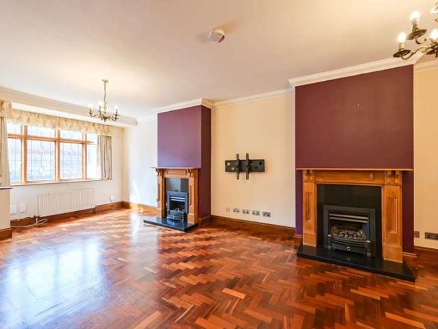 Terraced House for sale in Walthamstow, Highams Park