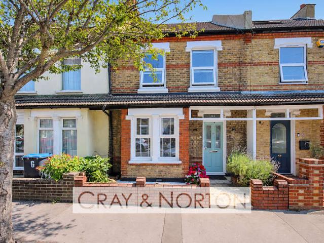 Cottage for sale in London Borough of Croydon, Greater London