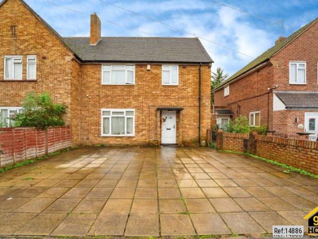 Terraced House for rent in Uxbridge, Hillingdon