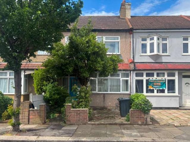 Cottage for sale in Loxford, Seven Kings