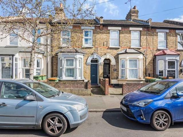 Cottage for sale in Plashet, Greater London