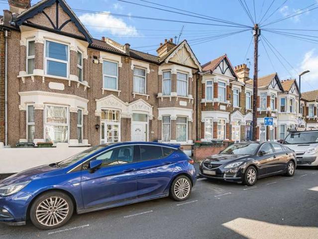 Cottage for sale in Beckton, Greater London