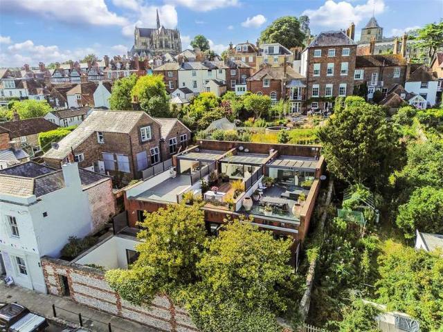 Cottage for sale in Arundel, Clapham