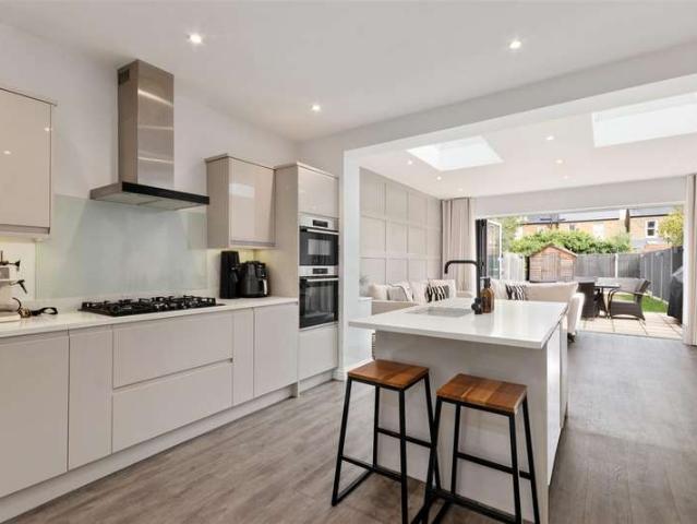 Cottage for sale in The Apostles, Greater London