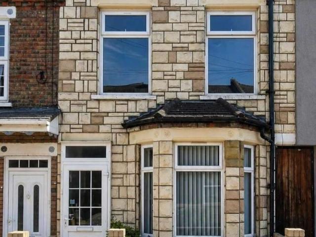 Cottage for sale in Spring Park, Luton