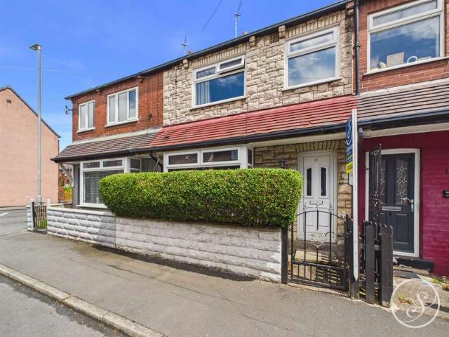 Cottage for sale in East End Park, West Yorkshire