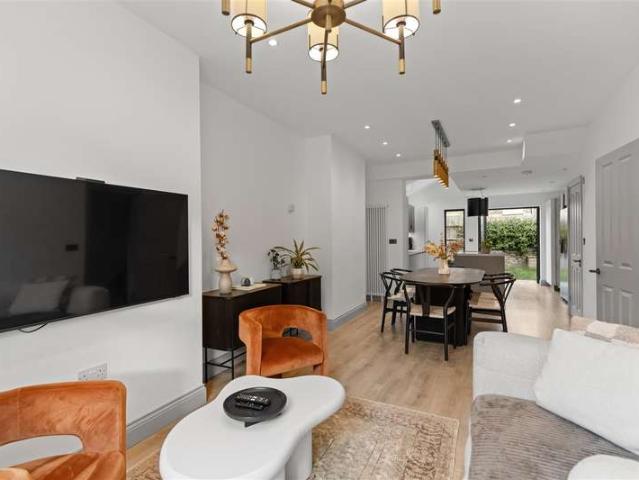 Cottage for sale in Kensal Town, Greater London