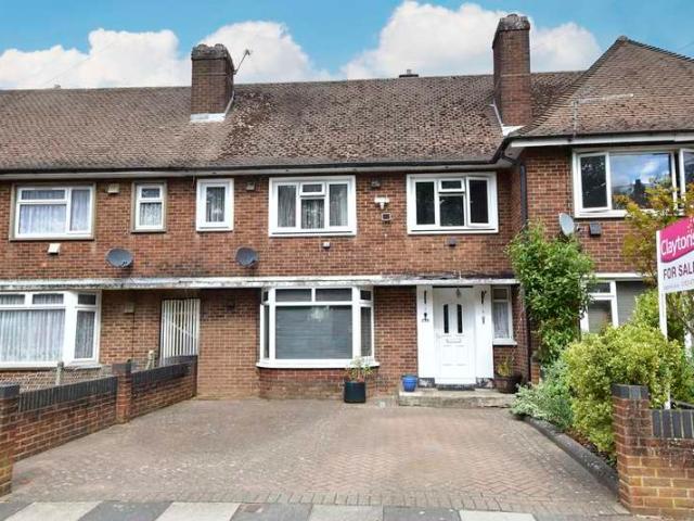 Cottage for sale in Kingswood, Watford