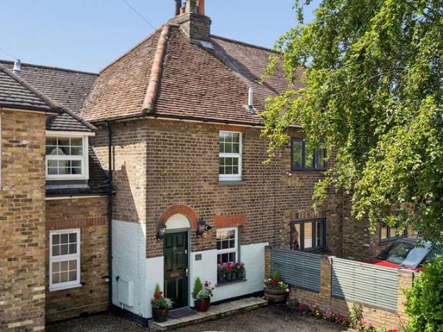 Cottage for sale in Iver, Iver Heath
