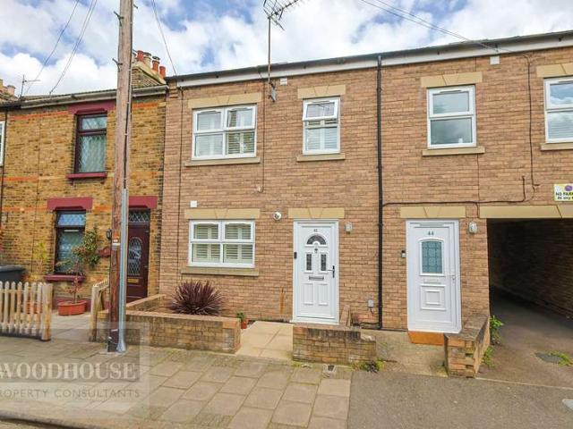Cottage for sale in Broxbourne, Hertfordshire