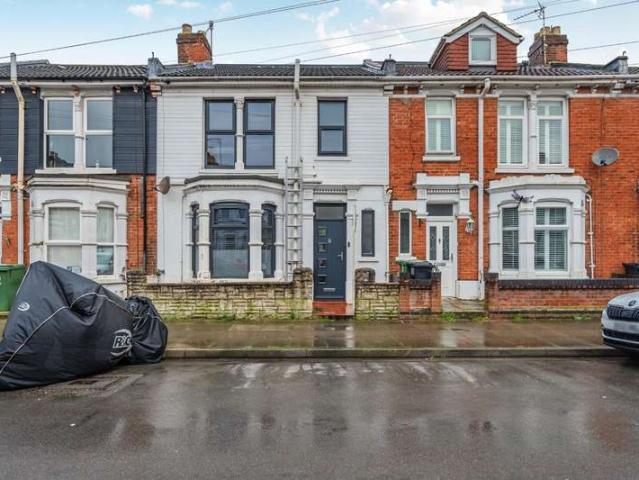 Cottage for sale in Kingston, Copnor