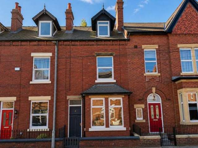 Cottage for sale in Belle Isle, West Yorkshire