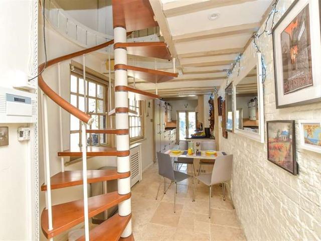Cottage for sale in Oad Street, Kent